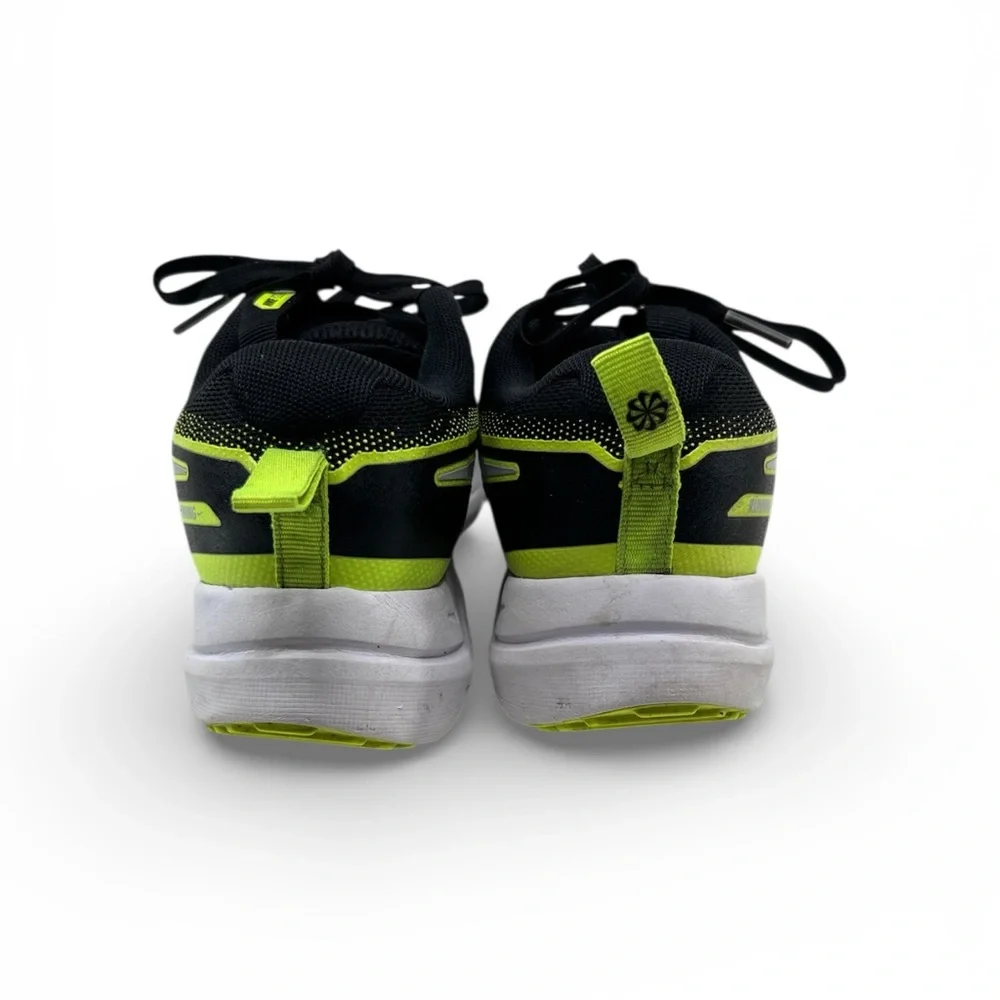 Nike Cosmic Runner Running Sneakers Youth Size 3.5